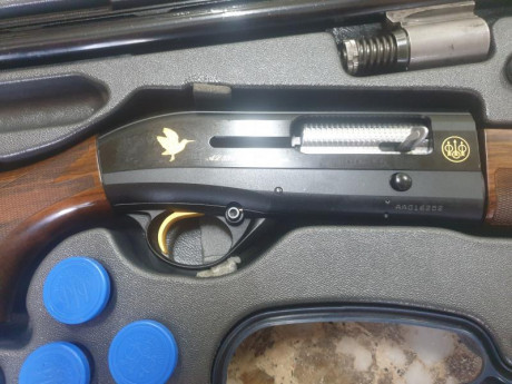 Un amigo me ha pedido que le ponga en venta esta escopeta
Bretta Urika a pesar de los años que tiene,la 00