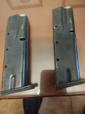 Vendo 2 cargadores de la pistola PK 9mm  16 bien cuiddadios precio 90 euros están en madrid si hay que 00