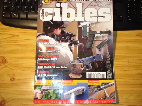 Ha llegado a mis pecadoras manos un ejemplar de esta estupenda revista francesa de armas, municiones y 20
