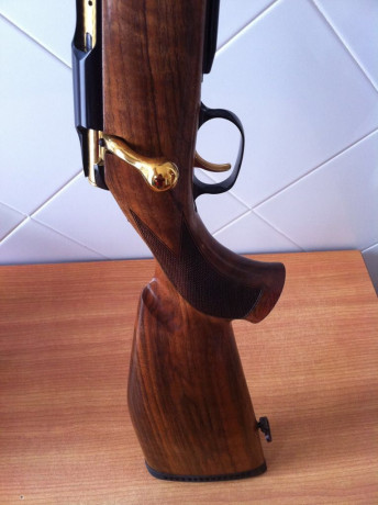 El amigo Antonio me dice q le anuncie este rifle para su venta.

Es un Sauer 90 final edición, en calibre 01