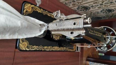 Excepcional maquina de coser Singer plenamente funcional del año 1920 en estado excelente con mueble adaptado, 00