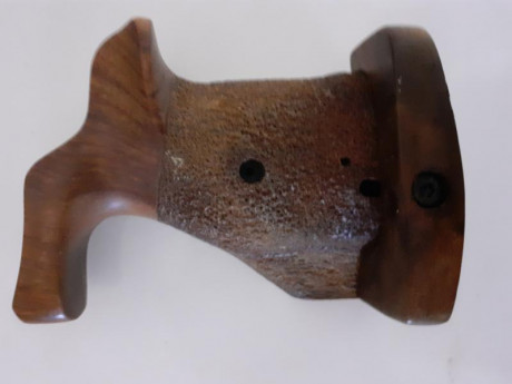 Vendo empuñadura anatómica klinsky para revolver Smith$Wesson armazón K /L Round Butt con logo S&W.

Precio 00