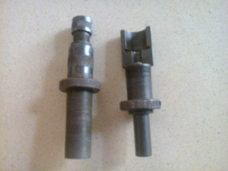 Vendo tenaza Lyman 310 para dies clasicos como los modelos que se ven en la fotografía. Asimismo se venden 00