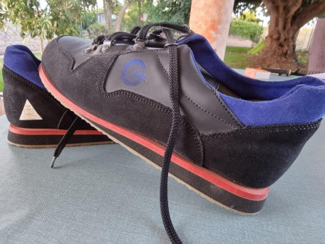 Vendo PISTOLA HAMMERLI SP20 .22LR con muy poco uso. 
Regalo zapatillas de tiro Gehmann T43 también con 50