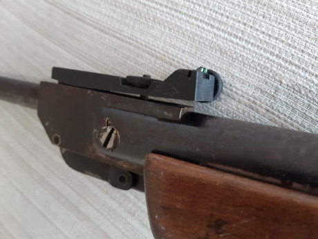 Vendo carabina marca El Gamo modelo David calibre 4,5.
Necesita un poco de restauración y el disparador 10