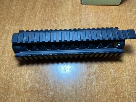 Vendo guardamnos para AR15 de la marca orignal Daniel defense, nuevo a estrenar. Es medida mid-length 00