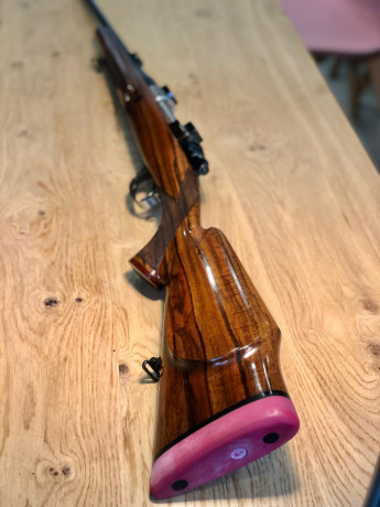 Oportunidad, rifle artesanal de lujo, como nuevo muy pocos tiros.

un fino y exclusivo rifle de cerrojo 00