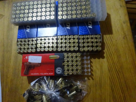 El lote se compone de la siguiente manera:

286 vainas Magtech con una recarga, Tumbler y 4 cajas originales, 00