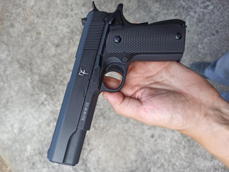 Vendo pistola de airsoft Colt 1911 full Metal marca saigo, accionada por muelle, tiene solo una semana 00