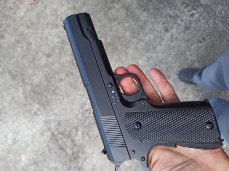 Vendo pistola de airsoft Colt 1911 full Metal marca saigo, accionada por muelle, tiene solo una semana 10
