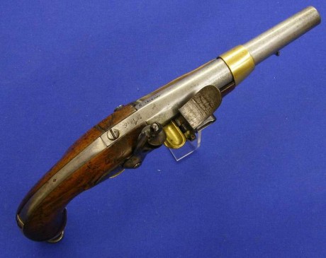 Voy a colocar unas fotos de un arma larga alemana de llave de mecha del siglo XVI. 171