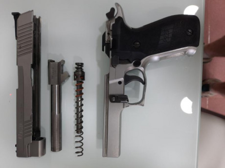 Buenos días, se vende sig sauer allround calibre 9mm, no me voy a alargar explicando las cualidades de 01