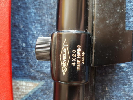 Buenas a todos.
Vendo este visor totalmente "vintage" de la marca Gevelot de 4x20. En su caja 11