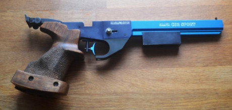 VENDO PISTOLA alfa proj co2.Apta para botellines 12g o deposito.Completa con todos los accesorios.ESTÁ 00