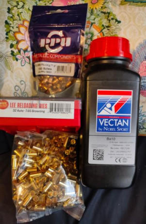 Muy buenas, compañeros..!!

¿Alguno podría orientarme un poco en la recarga de  este cartucho para la 30