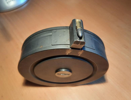 Cargador cilíndrico o de tambor, en perfecto estado de funcionamiento, fabricado por Pietta para su carabina 01
