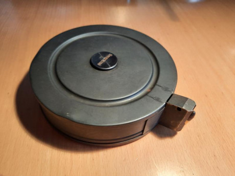 Cargador cilíndrico o de tambor, en perfecto estado de funcionamiento, fabricado por Pietta para su carabina 00