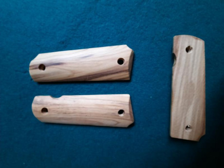 Vendo estos dos pares de cachas a estrenar.
Son de madera "Palo rosa" 100%, no solo chapado. 01