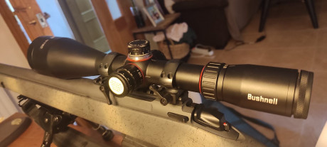 Visor Bushnell NITRO 3-18X56 
Torretas balísticas , control de paralelaje, reticula A-4 iluminada.
Como 01