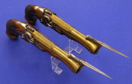 Voy a colocar unas fotos de un arma larga alemana de llave de mecha del siglo XVI. 22