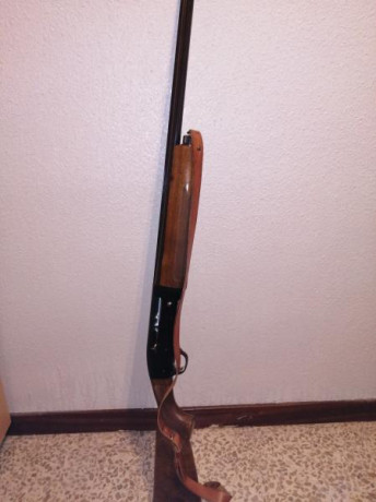 Vendo por no usar repetidora franchi  tiene sus años esta  en  buen estado  su precio 180  cañón de 77 00