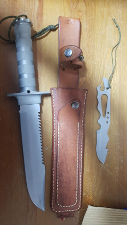 :oops: Este amigo tambien vende esta otra pieza. En un estupendo estado. La funda es de muy buena calidad 01