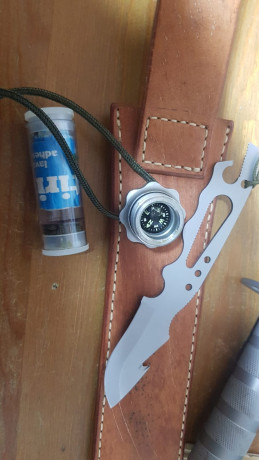 :oops: Este amigo tambien vende esta otra pieza. En un estupendo estado. La funda es de muy buena calidad 00