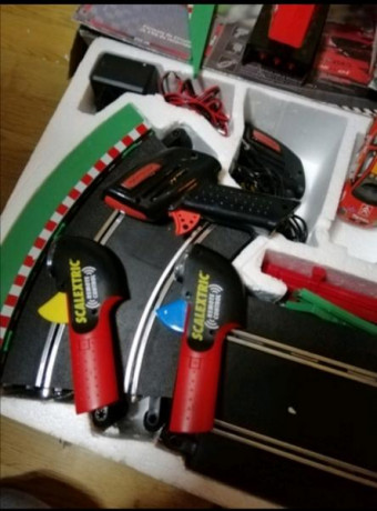 Cambio circuito OpenSlot (adaptable a Scalextric) circuito forma de 8 en su caja, más 2 mandos con cable 01