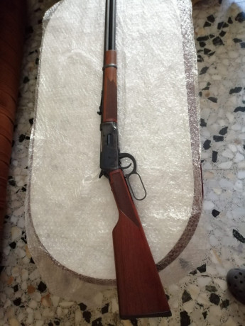 Buenas tardes.

   Un amigo me ha pedido que anuncie su precioso Winchester 9410, en estado de colección, 02