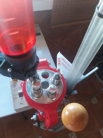 Pongo a la venta una LOAD MASTER de Lee tal y como viene de fábrica y lista para usar para el 9mm.
Como 02