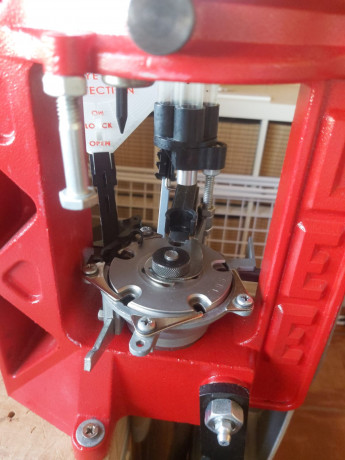 Pongo a la venta una LOAD MASTER de Lee tal y como viene de fábrica y lista para usar para el 9mm.
Como 00