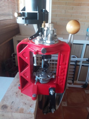 Pongo a la venta una LOAD MASTER de Lee tal y como viene de fábrica y lista para usar para el 9mm.
Como 12