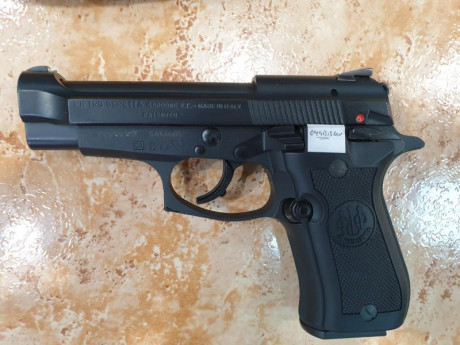 Se vende pistola beretta modelo FS81. Calibre 7,65. Incluye maletin original y cargador. Se encuentra 00