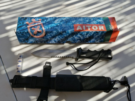 Vendo estos tres cuchillos:
-Aitor Commando, usado un par de veces, tiene todos los accesorios, con caja. 02
