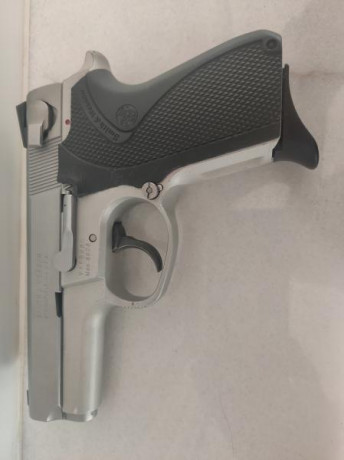 Por motivos profesionales me veo obligado a cambiar de arma, la vendo con dos cargadores, regalo dos fundas 01
