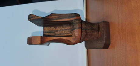 Cacha para pistola Sp 22lr Pardini del nuevo modelo.
Talla M
No está retocada.
Precio  135€ . Portes incluidos. 10