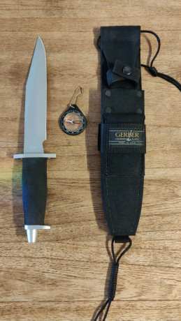 Un amigo vende este pedazo de historia de la cuchilleria, el mítico GERBER BMF, nuevo a estrenar y con 00