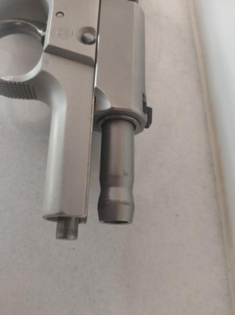 Por motivos profesionales me veo obligado a cambiar de arma, la vendo con dos cargadores, regalo dos fundas 01