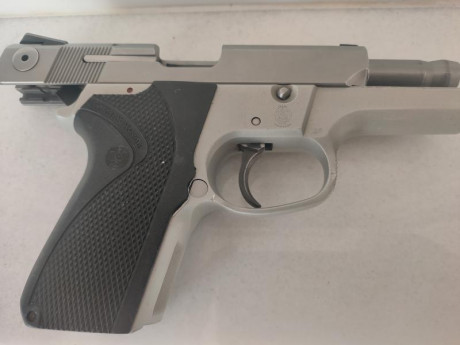 Por motivos profesionales me veo obligado a cambiar de arma, la vendo con dos cargadores, regalo dos fundas 00