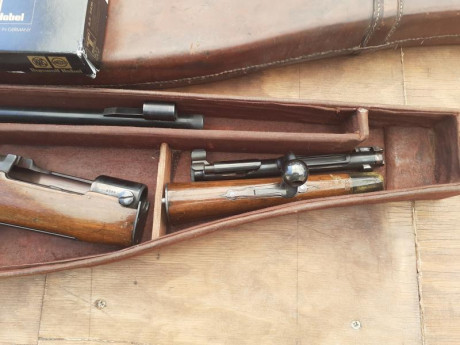 Vendo rifle inglés Jeffery calibre 6.5x54 con estuche. Precio por 750€. Teléfono 608065622. 02