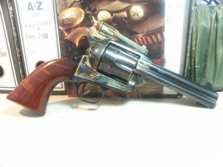 VENDIDO. Revolver Cal. 45 Peacemaker  4" 3/4, modelo "Cimarrón" de Aldo Uberti. 00