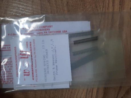 Buenas, pongo a la venta este kit de muelles de diferentes pesos para revolver Smith & wesson de la 00