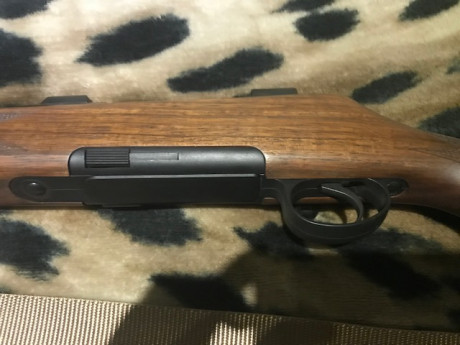 Buenos días, vendo rifle TITAN 6 de cerrojo en calibre 300 wm. Lo vendo con visor y monturas. El visor 00