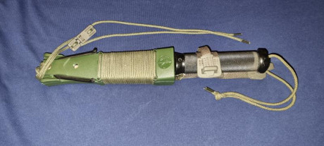 Una variante "rara" del cuchillo J.K.II conocido en todo el mundo.
Fuentes oficiosas dicen que 02