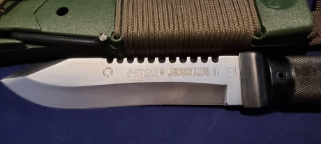 Una variante "rara" del cuchillo J.K.II conocido en todo el mundo.
Fuentes oficiosas dicen que 00