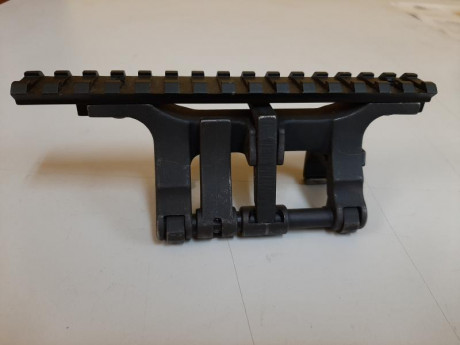 :papa: Vendo una montura para visor de cetme c.
Precio 60€ , envio a península incluido. 
Cualquier duda 02