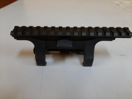 :papa: Vendo una montura para visor de cetme c.
Precio 60€ , envio a península incluido. 
Cualquier duda 00