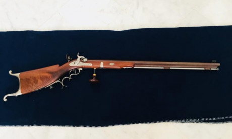Vendo Waadtlander de Pedersoli,version de lujo,magnificamente cuidado,acompaña baqueta de carga, embudo,iniciador 02