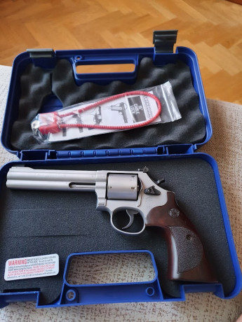 Vendo revólver S&W International, calibre 357 mágnum /38.
Prácticamente nuevo.
Miras regulables en 02