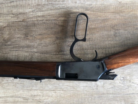 Vendo carabina Winchester 9422 calibre 22LR. Fabricación EEUU. Con marcas de uso en maderas, pero en buen 01